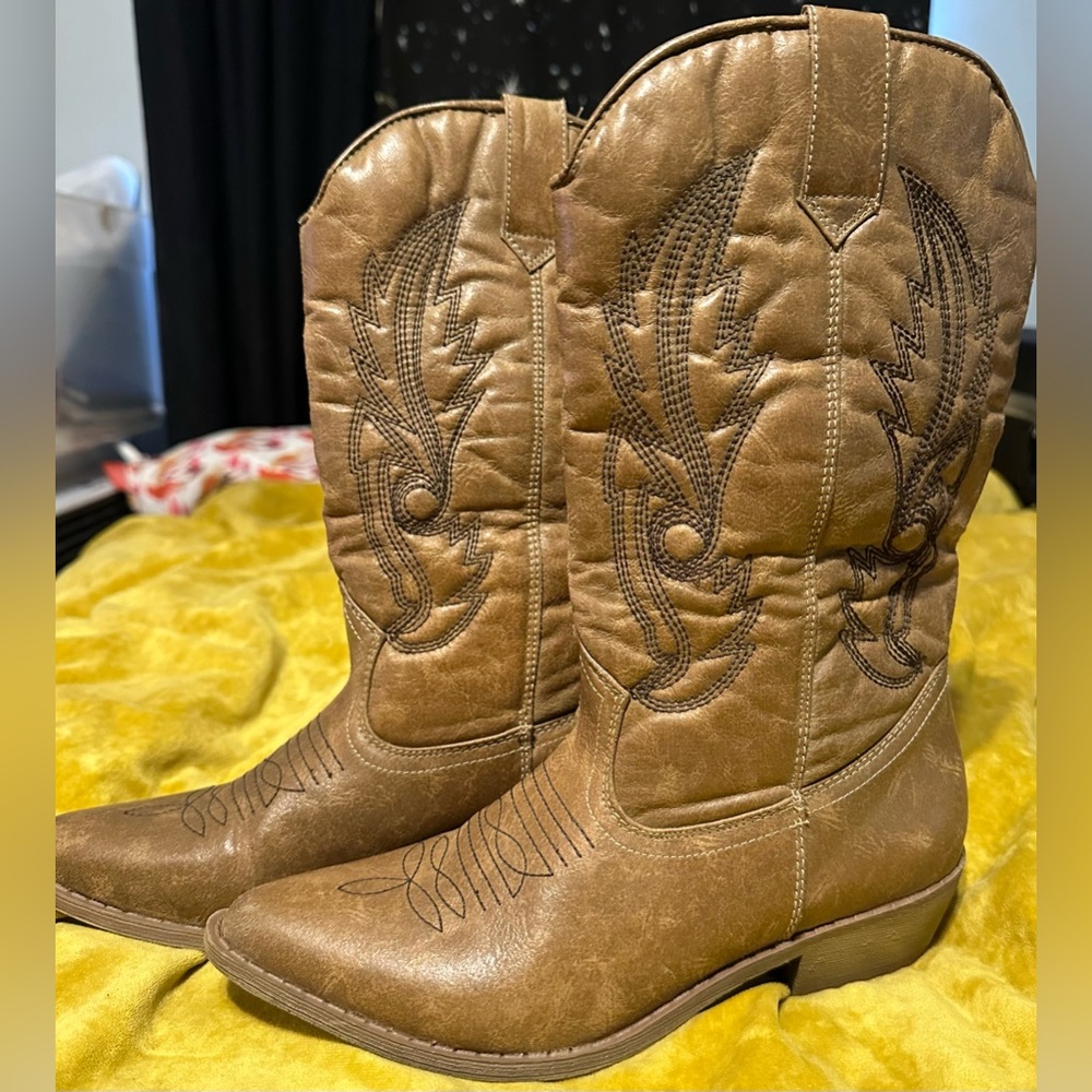 Coconuts by Matisse Light Brown Textured Sole Boots VEGAN!